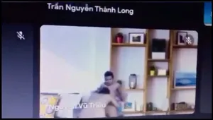 Học online quên không tắt camera lộ cảnh ghệ đang liếm mút