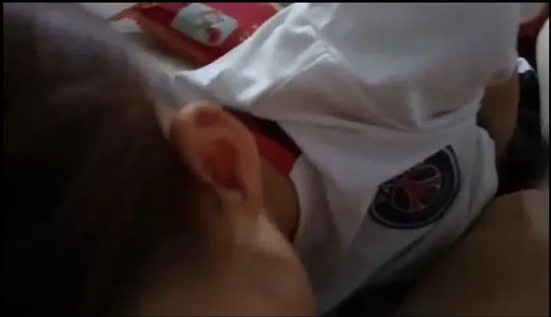 Tình nhân đam mê đá bóng